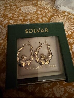 Solvar 18ct Gold Plated Claddagh Hoop Earrings - Gold